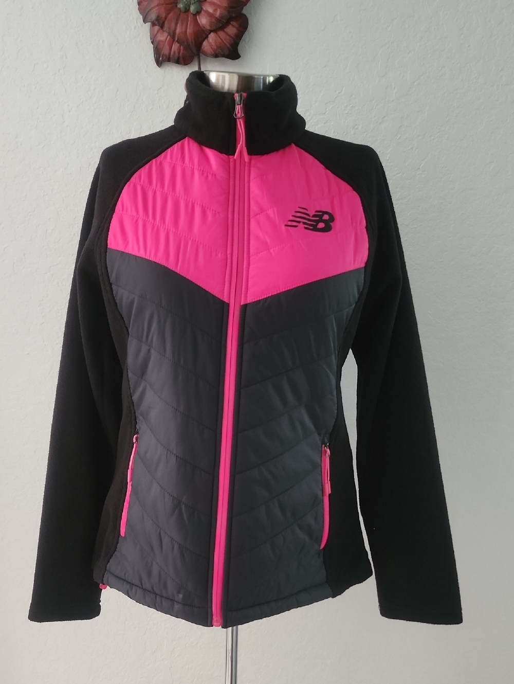 NEW BALANCE | Women’s Pink & Black Jacket